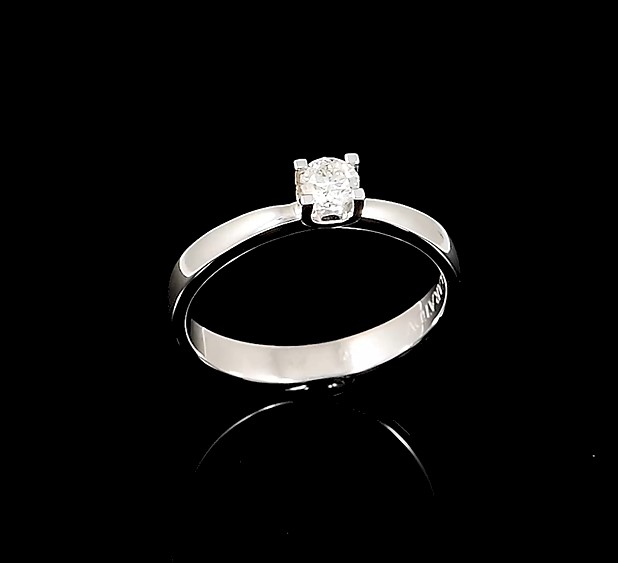 Кольцо из золота с камнем Бриллиант фото, цены