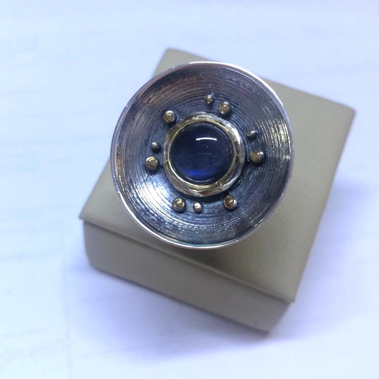 Кольцо из серебра с камнем Лабрадор фото, цены