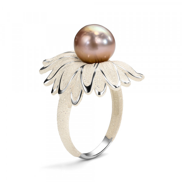 Кольцо из серебра с камнем Жемчуг, вставками эмали фото, цены