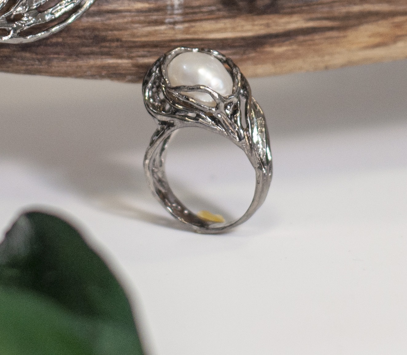 Кольцо из серебра с камнем Жемчуг, Бриллиант, Турмалин фото, цены