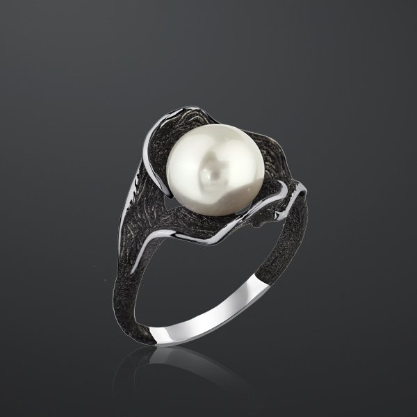 Кольцо из серебра с камнем Жемчуг, вставками эмали фото, цены