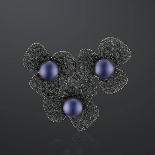 Брошь из серебра с камнем Жемчуг, вставками эмали фото, цены