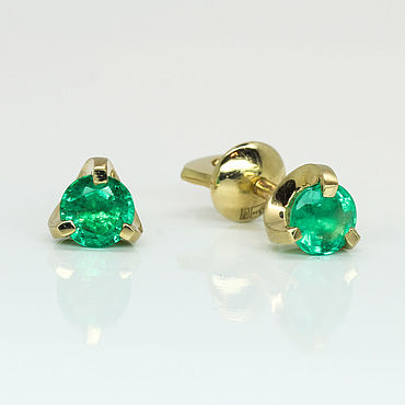 Пуссеты из золота с камнем Изумруд фото, цены