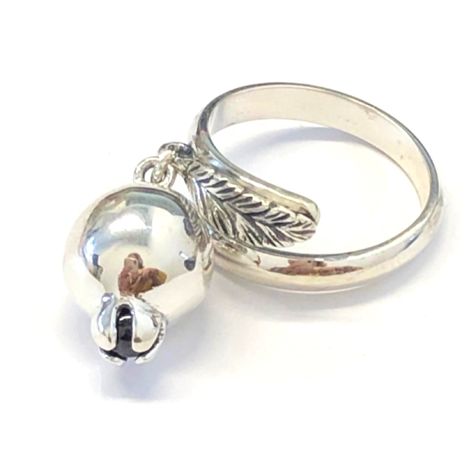 Кольцо из серебра с камнем Гранат фото, цены