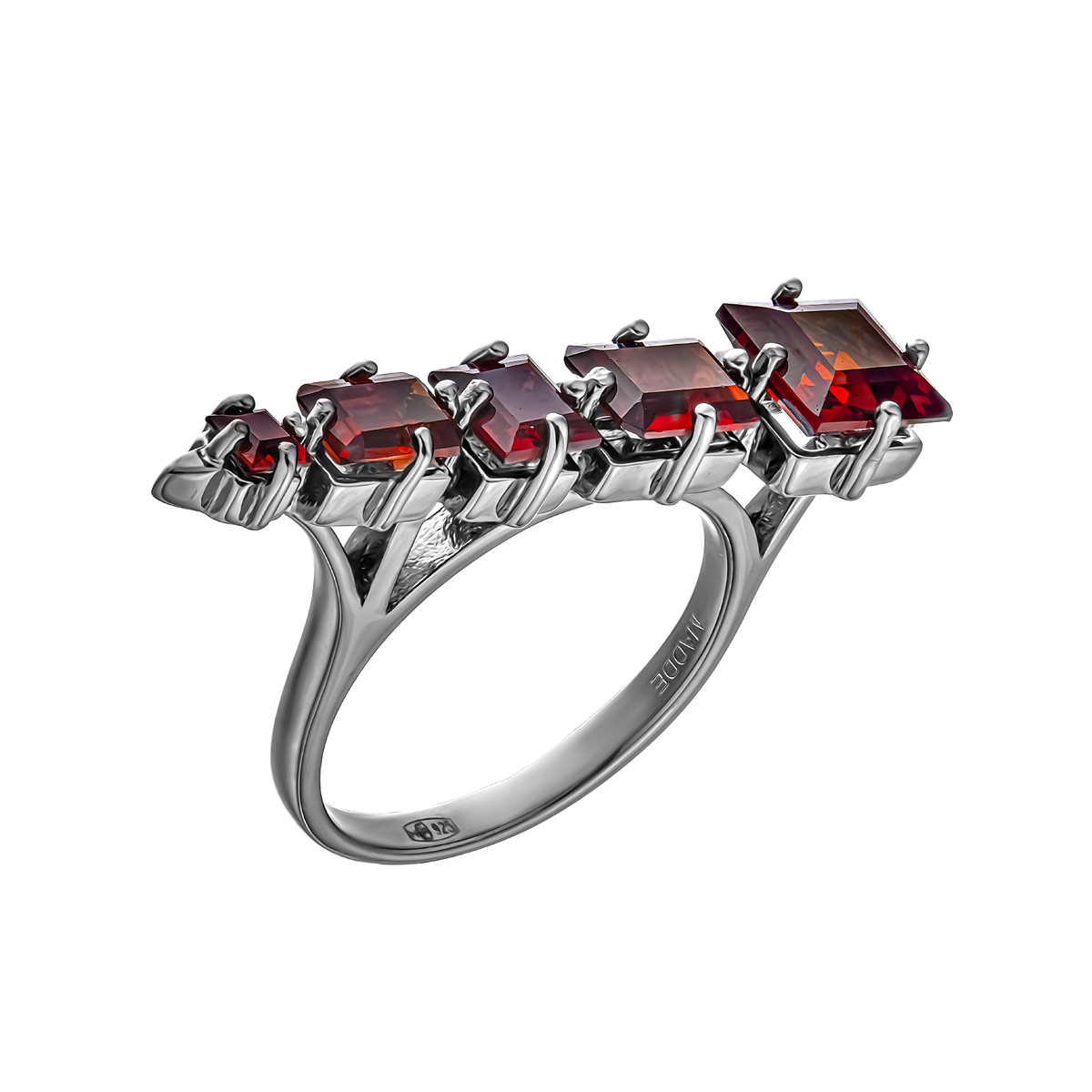 Кольцо из серебра с камнем Гранат фото, цены