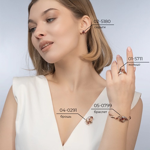 Брошь из золота с камнем Гранат фото, цены