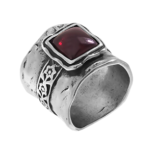 Кольцо из серебра с камнем Гранат фото, цены