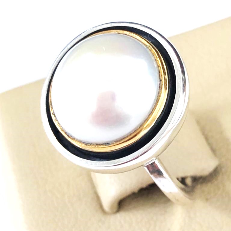 Кольцо из серебра с камнем Жемчуг фото, цены