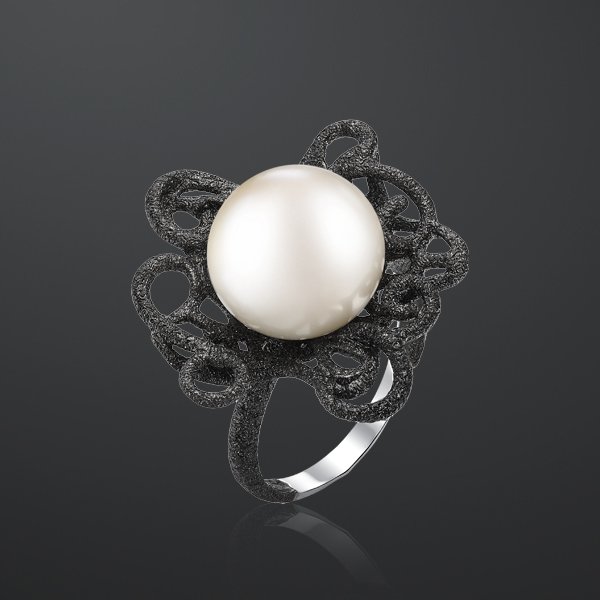 Кольцо из серебра с камнем Жемчуг, вставками эмали фото, цены