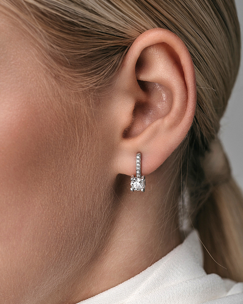 Серьги из золота с камнем Бриллиант фото, цены