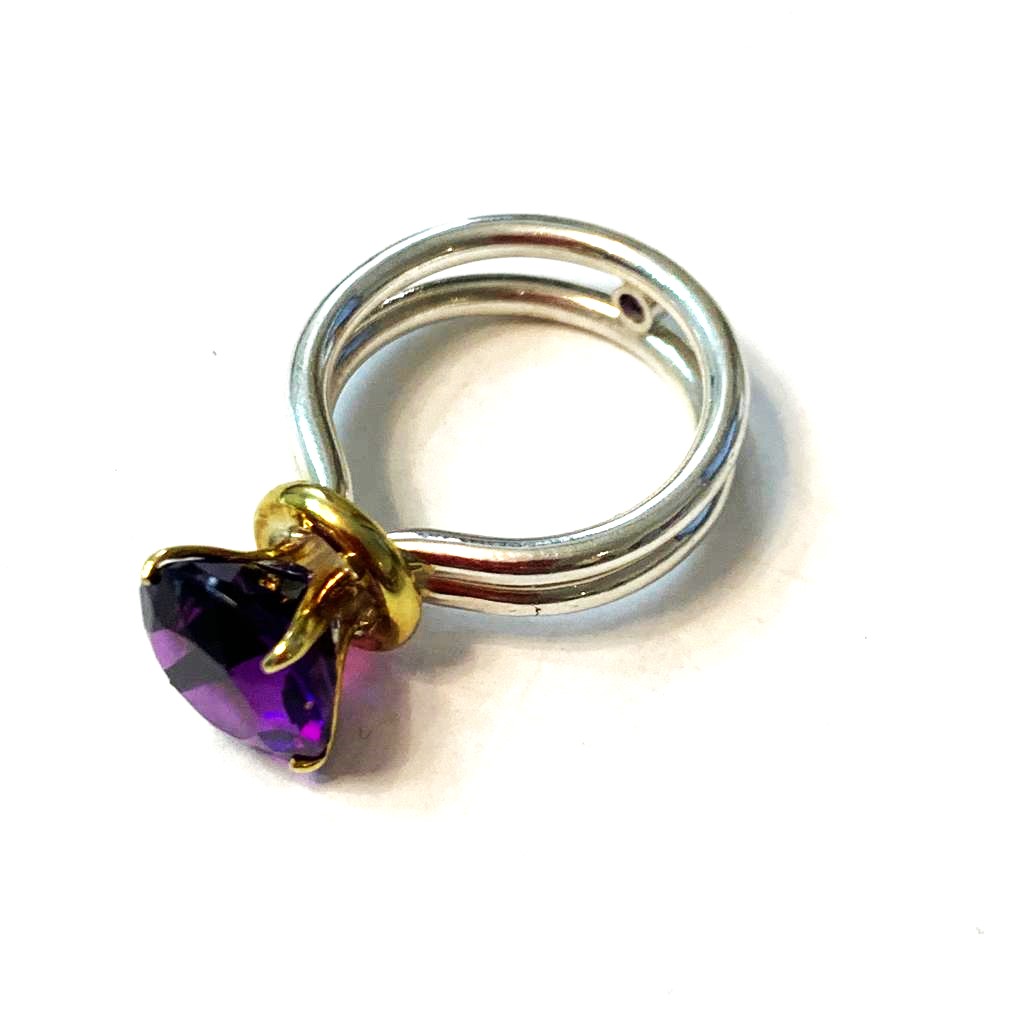 Кольцо из серебра с камнем аметист фото, цены