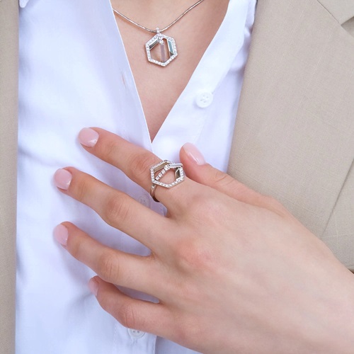 Кольцо из серебра с камнем Фианит фото, цены