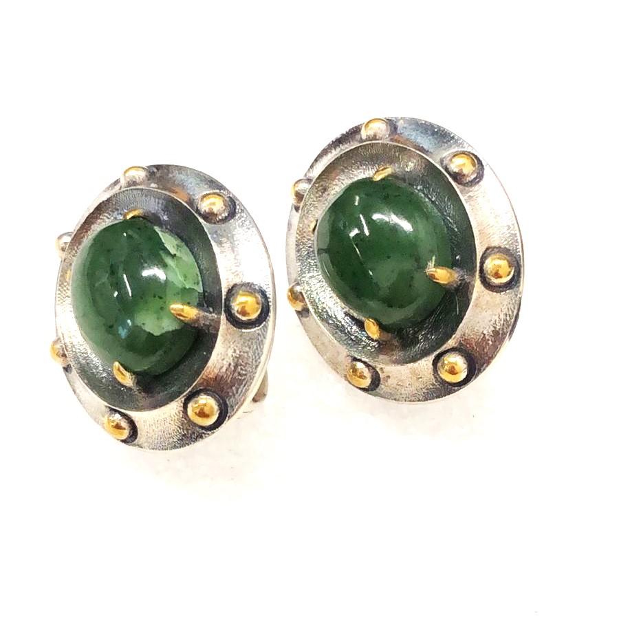 Серьги из серебра с камнем Нефрит фото, цены