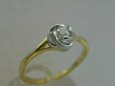 Кольцо из золота с камнем Бриллиант фото, цены