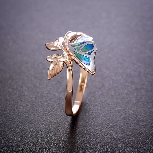 Кольцо из золота с камнем вставками эмали фото, цены