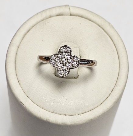 Кольцо из серебра с камнем Фианит фото, цены