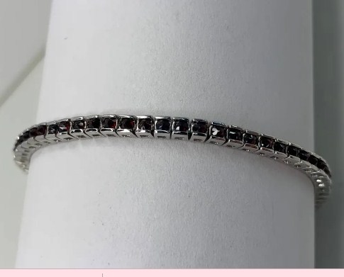 Браслет из серебра с камнем Гранат фото, цены