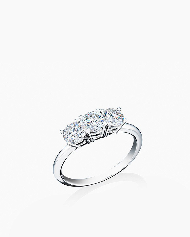 Кольцо из золота с камнем Бриллиант фото, цены