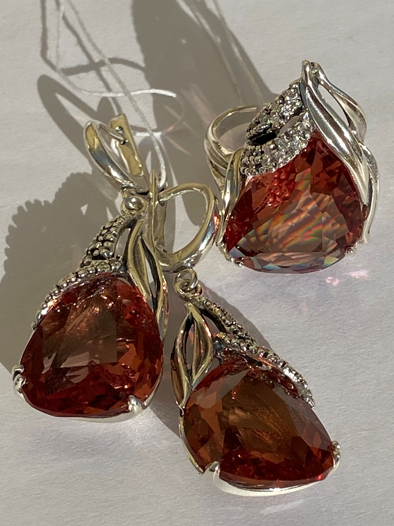 Кольцо из серебра с камнем Фианит, Кварц фото, цены