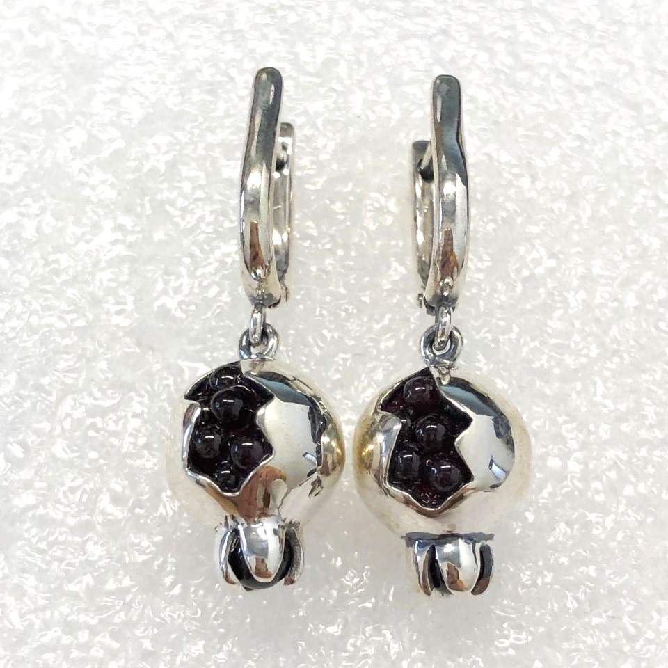 Серьги из серебра с камнем Гранат фото, цены