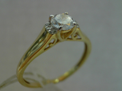 Кольцо из золота с камнем Бриллиант фото, цены