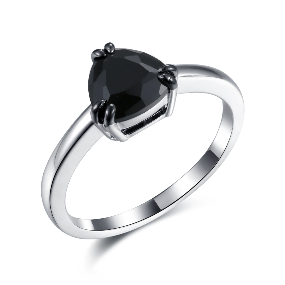 Кольцо из серебра с камнем Шпинель фото, цены