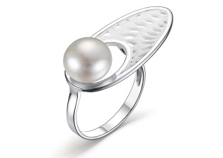 Кольцо из серебра с камнем Жемчуг, вставками эмали фото, цены