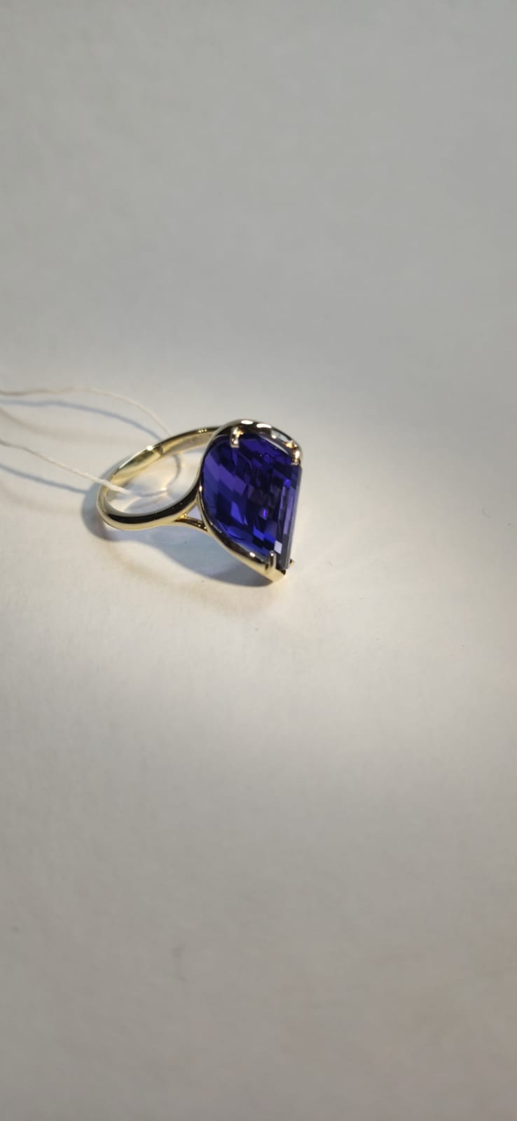 Кольцо из золота с камнем Султанит г/т фото, цены