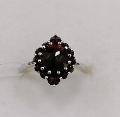 Кольцо из серебра с камнем Гранат фото, цены