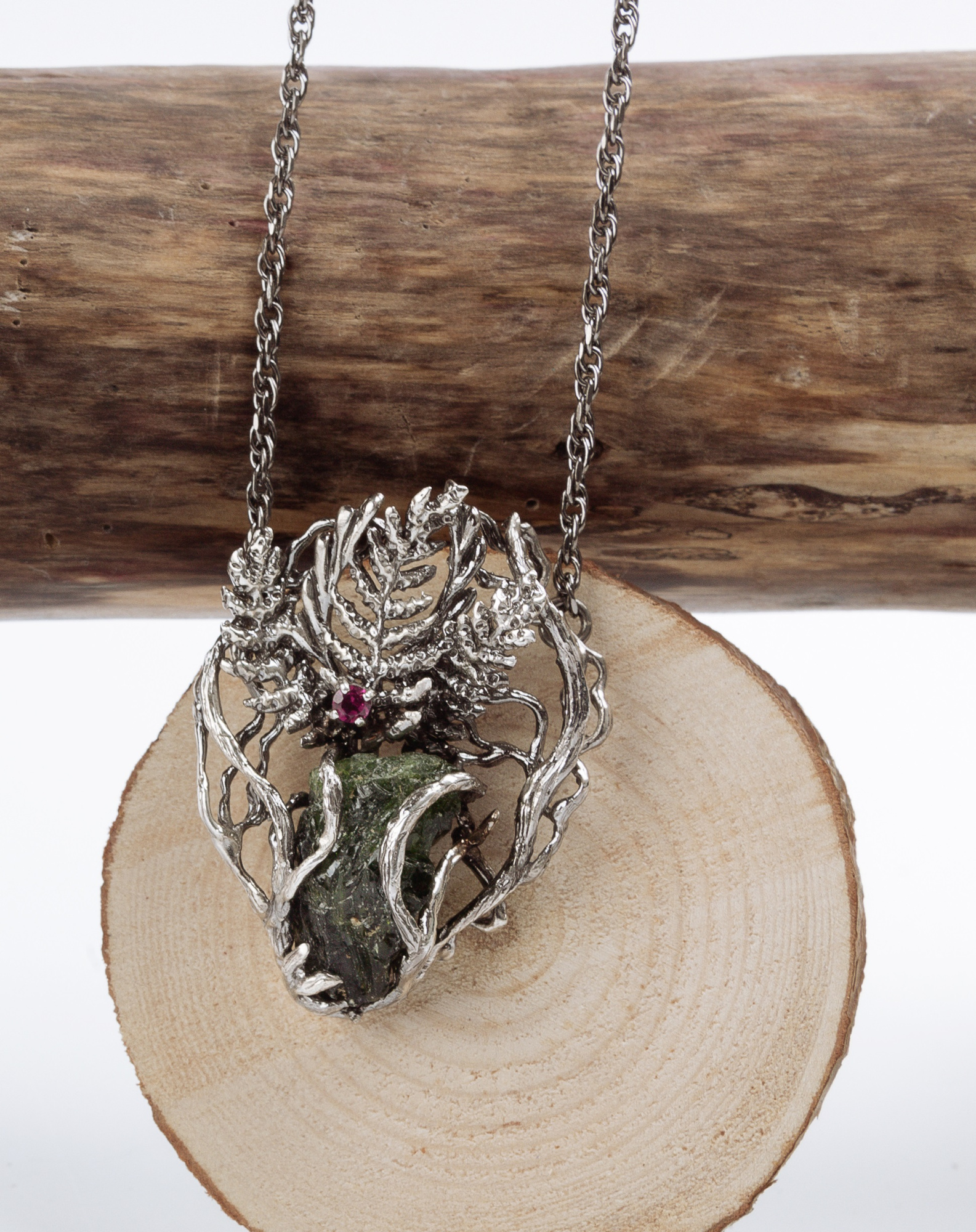 Колье из серебра с камнем Родолит, Бриллиант, Хромдиопсид фото, цены