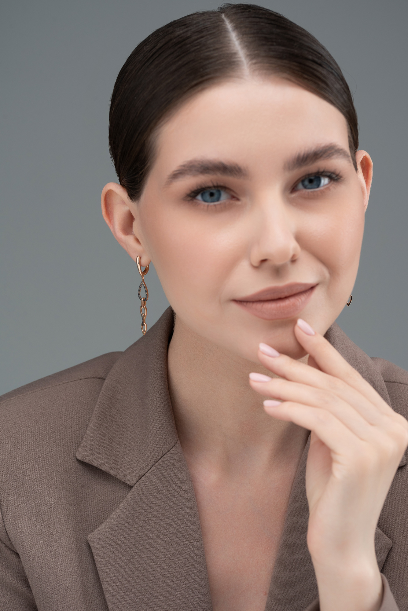 Серьги из золота с камнем Бриллиант фото, цены