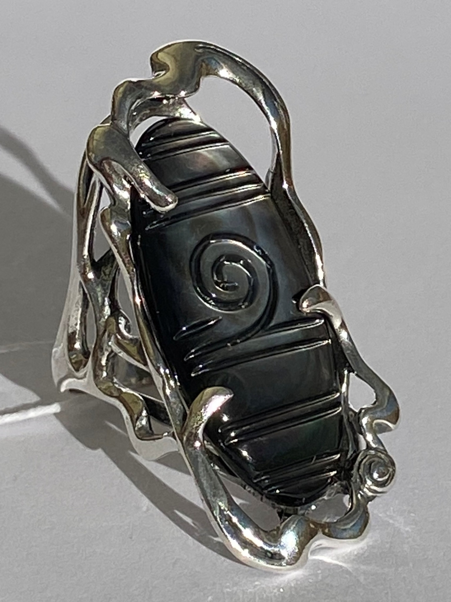 Кольцо из серебра с камнем Перламутр фото, цены