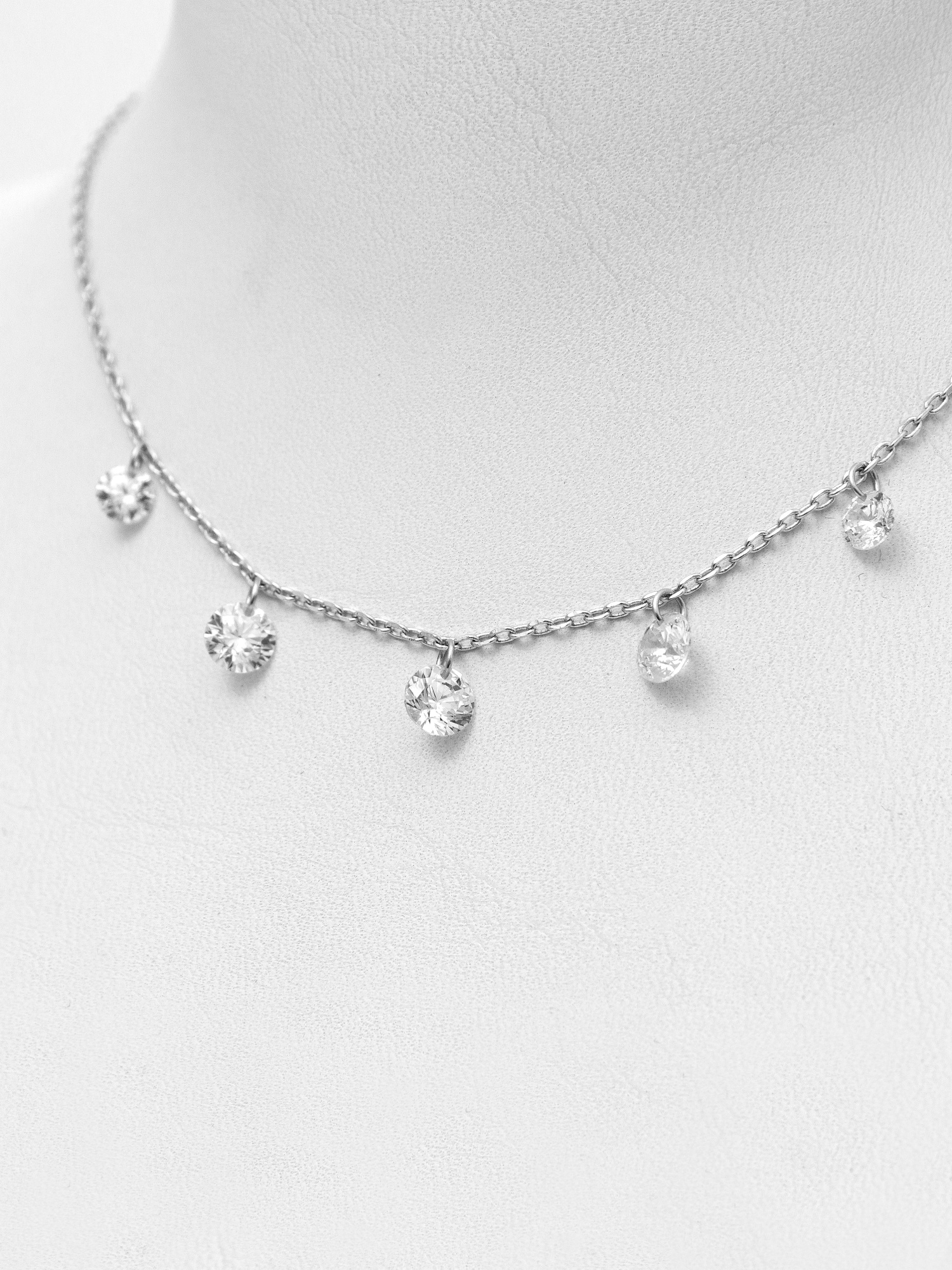 Колье из серебра с камнем Фианит фото, цены