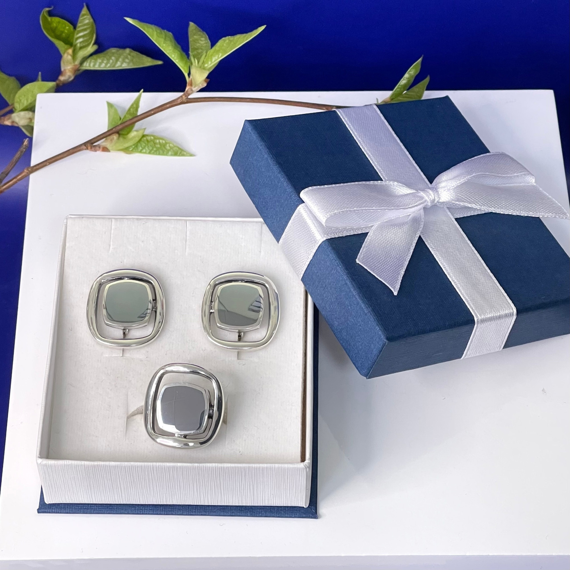 Кольцо из серебра с камнем Лазурит фото, цены